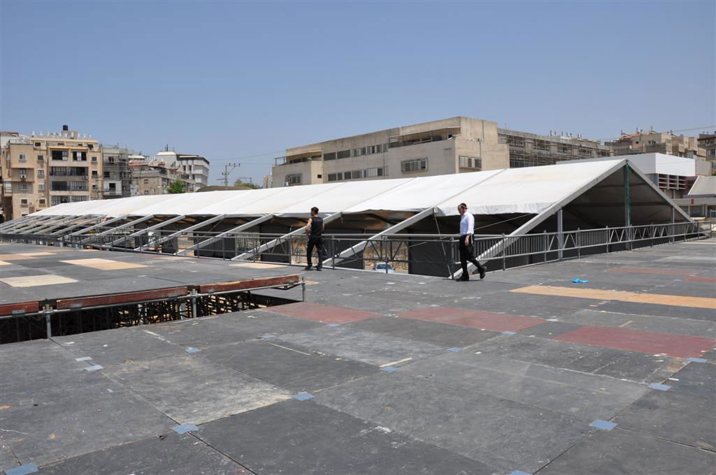 לקראת החגים: מאהל ענק נבנה בויזניץ