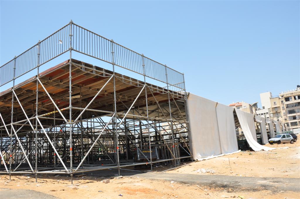 לקראת החגים: מאהל ענק נבנה בויזניץ