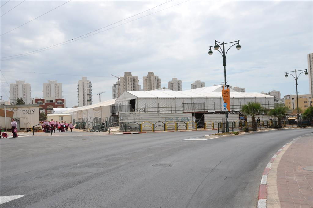 לקראת החגים: מאהל ענק נבנה בויזניץ