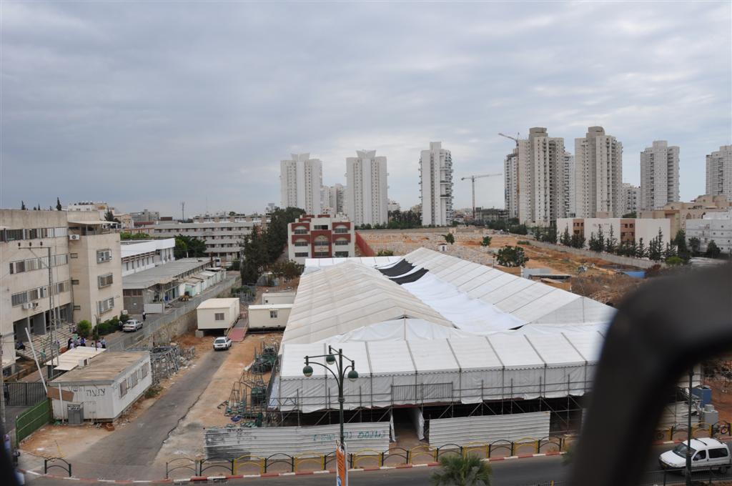 לקראת החגים: מאהל ענק נבנה בויזניץ