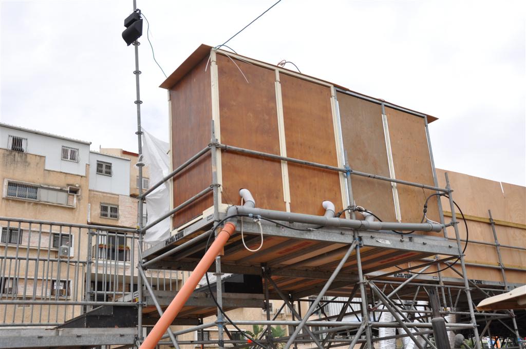 לקראת החגים: מאהל ענק נבנה בויזניץ