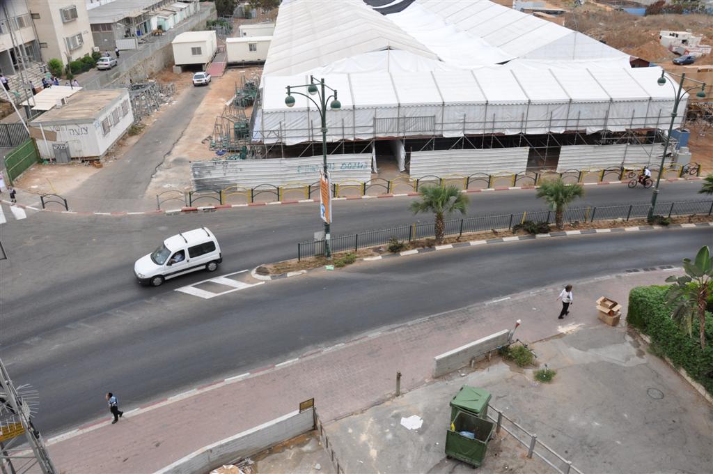 לקראת החגים: מאהל ענק נבנה בויזניץ