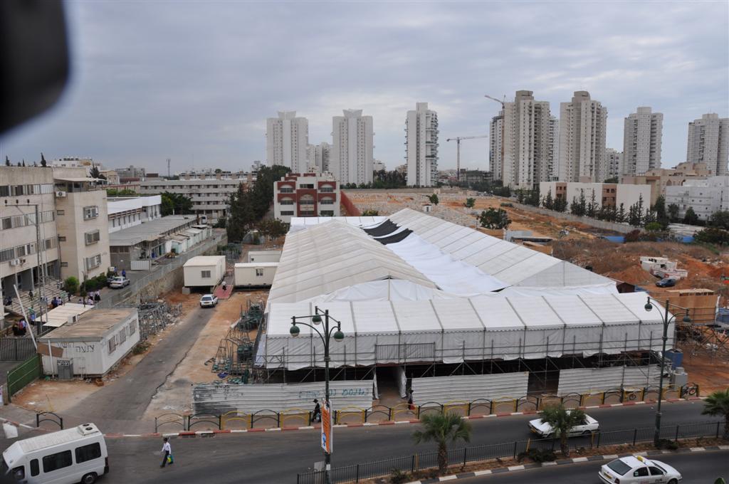 לקראת החגים: מאהל ענק נבנה בויזניץ