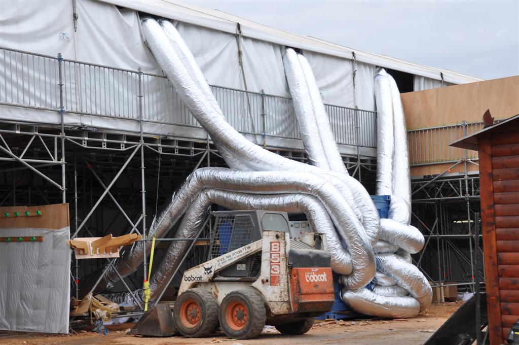 לקראת החגים: מאהל ענק נבנה בויזניץ