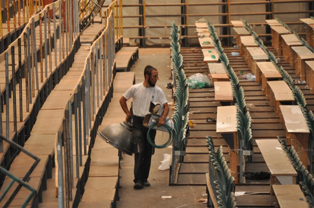 לקראת החגים: מאהל ענק נבנה בויזניץ