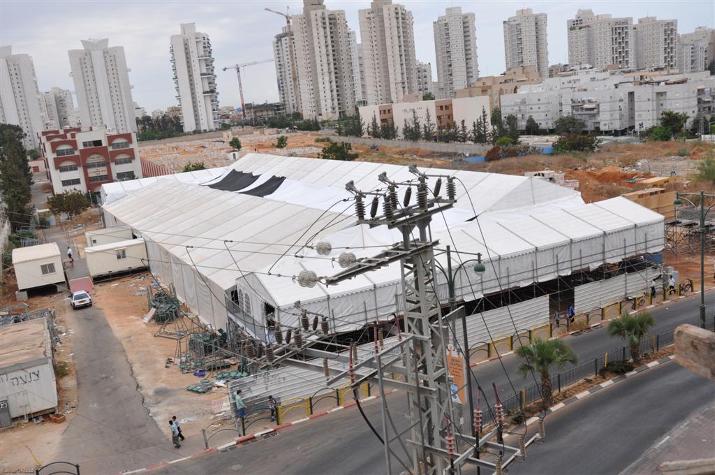 לקראת החגים: מאהל ענק נבנה בויזניץ