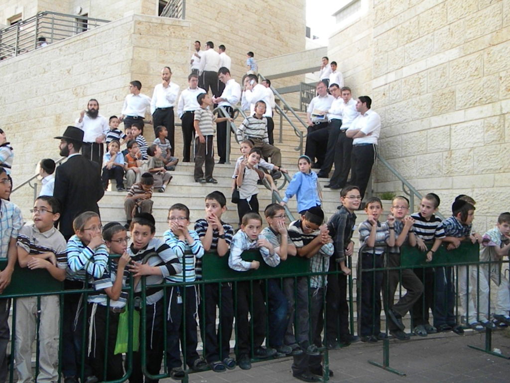 ישיבת "מיר" התעטפה חג: הגראי"ל הגיע לביקור מיוחד