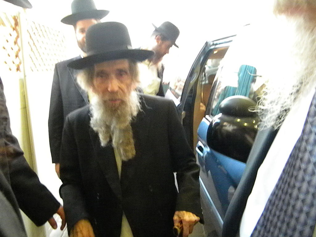 ישיבת "מיר" התעטפה חג: הגראי"ל הגיע לביקור מיוחד