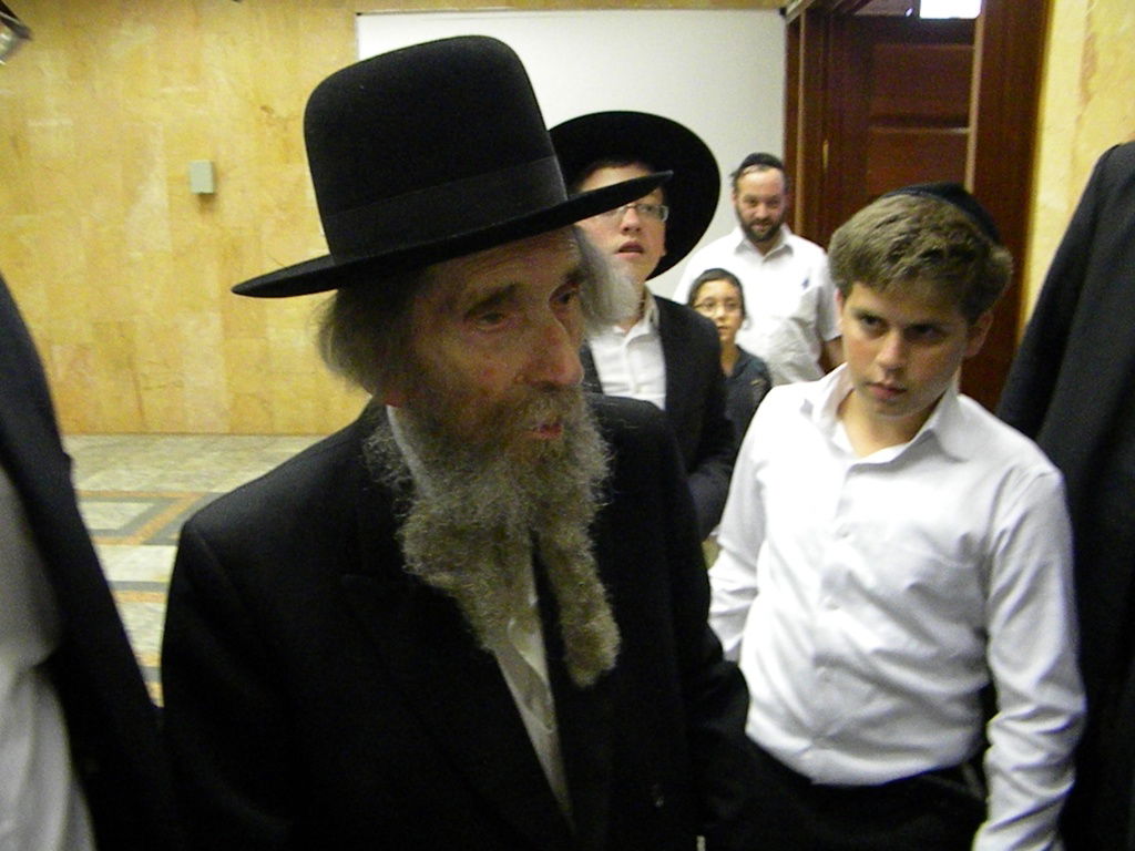 ישיבת "מיר" התעטפה חג: הגראי"ל הגיע לביקור מיוחד