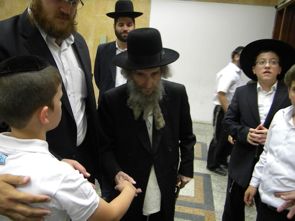 ישיבת "מיר" התעטפה חג: הגראי"ל הגיע לביקור מיוחד