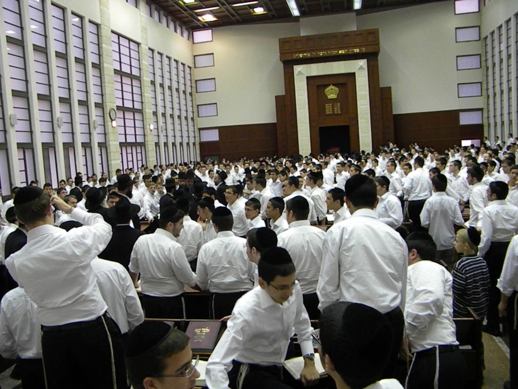 ישיבת "מיר" התעטפה חג: הגראי"ל הגיע לביקור מיוחד