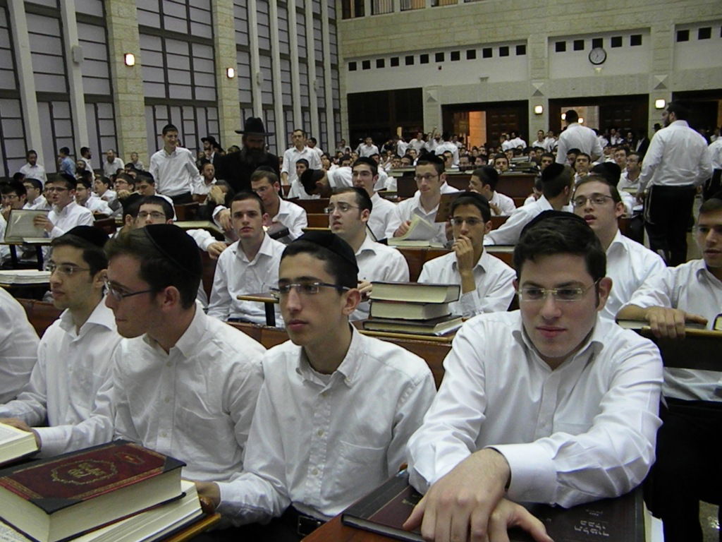 ישיבת "מיר" התעטפה חג: הגראי"ל הגיע לביקור מיוחד