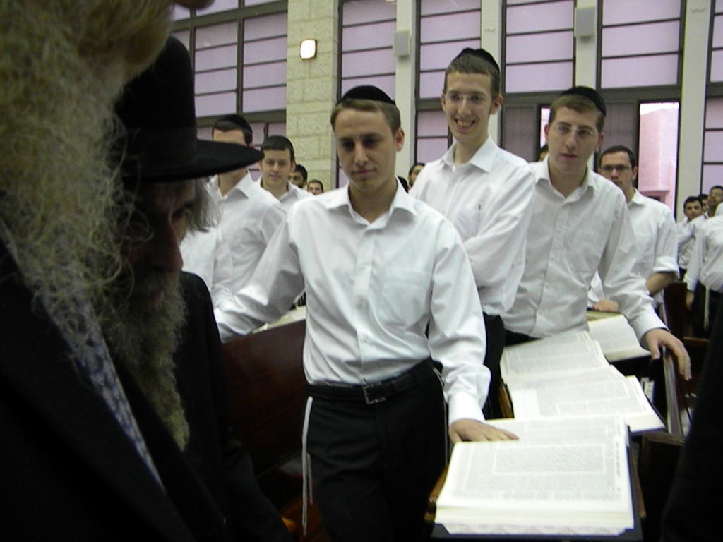 ישיבת "מיר" התעטפה חג: הגראי"ל הגיע לביקור מיוחד