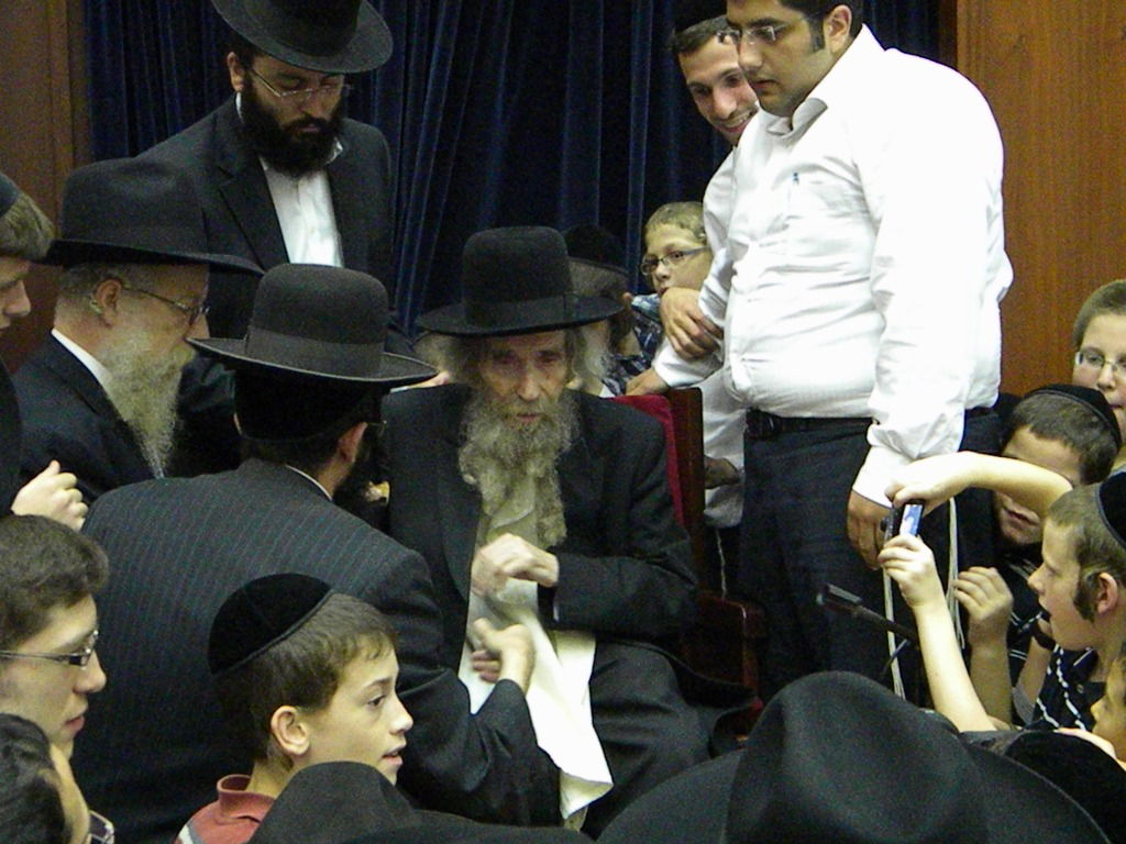 ישיבת "מיר" התעטפה חג: הגראי"ל הגיע לביקור מיוחד