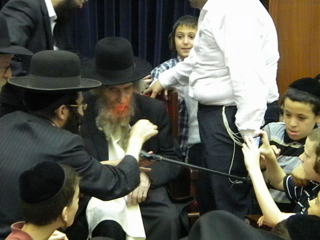 ישיבת "מיר" התעטפה חג: הגראי"ל הגיע לביקור מיוחד