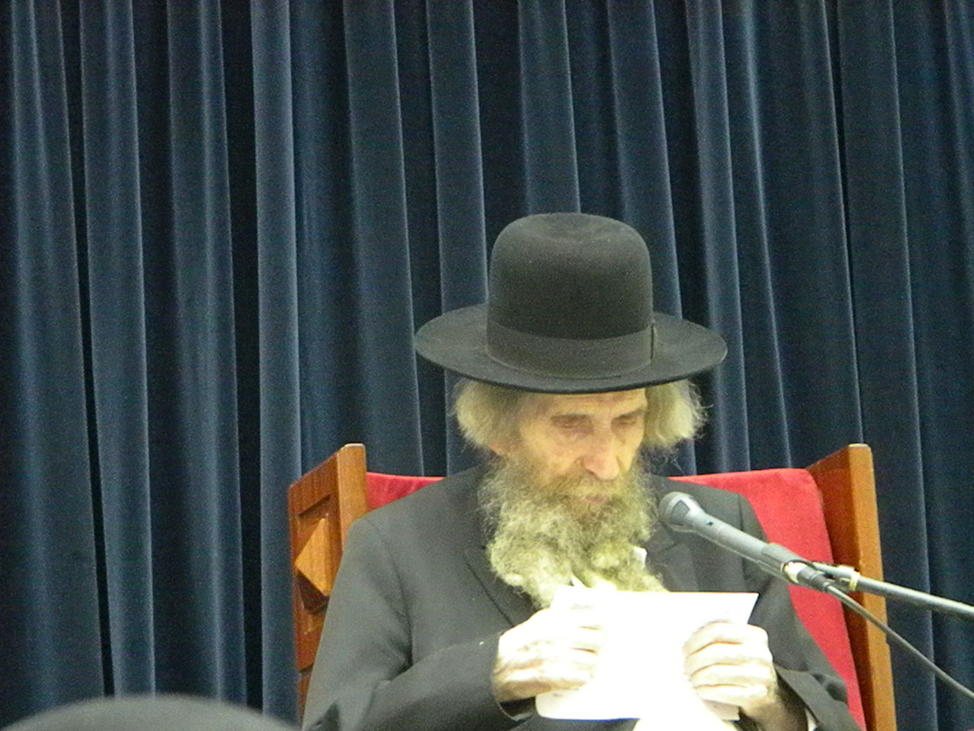 ישיבת "מיר" התעטפה חג: הגראי"ל הגיע לביקור מיוחד