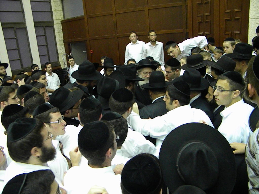 ישיבת "מיר" התעטפה חג: הגראי"ל הגיע לביקור מיוחד