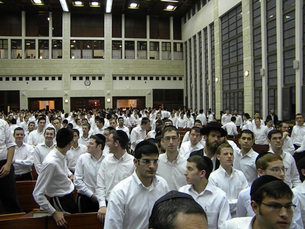 ישיבת "מיר" התעטפה חג: הגראי"ל הגיע לביקור מיוחד