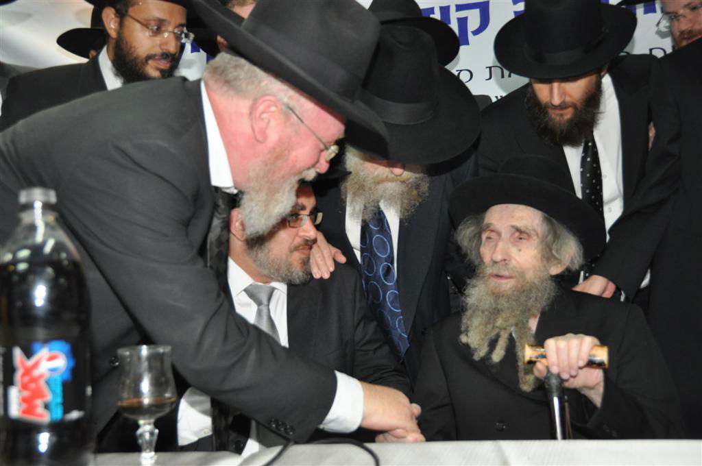 רגע לפני סליחות: הגראי"ל שטיינמן עורר נערים נושרים