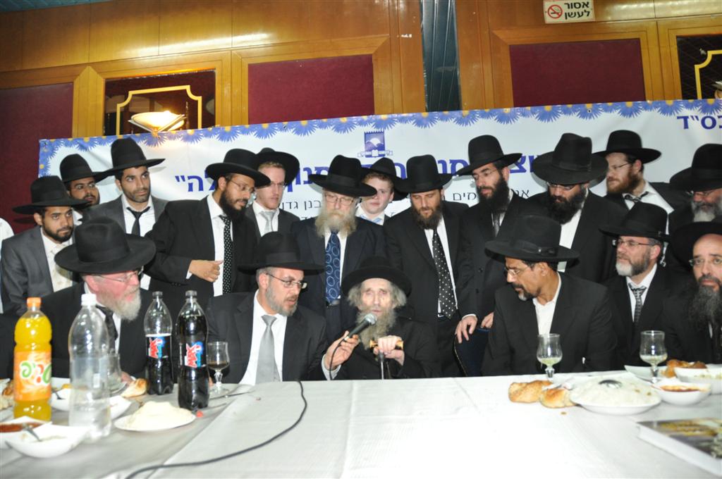 רגע לפני סליחות: הגראי"ל שטיינמן עורר נערים נושרים