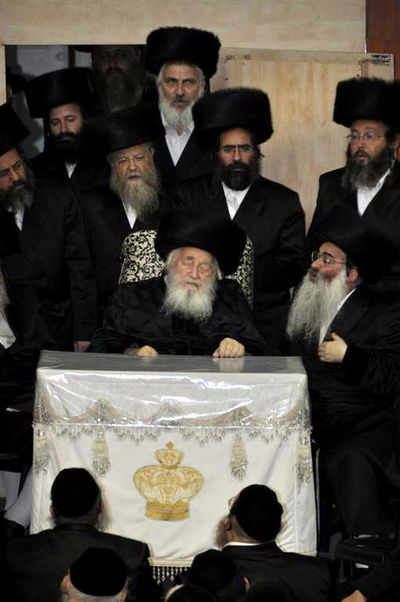 התרגשות בויזניץ: האדמו"ר נכח במעמד סליחות