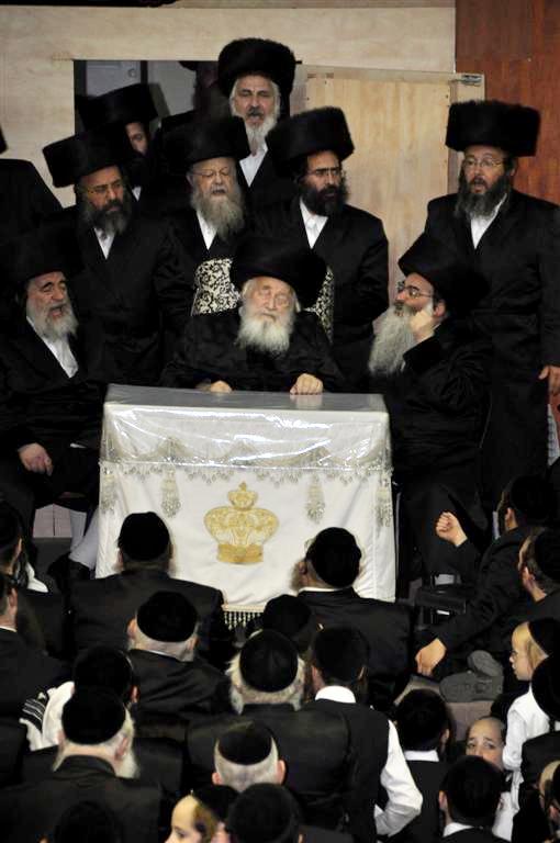 התרגשות בויזניץ: האדמו"ר נכח במעמד סליחות