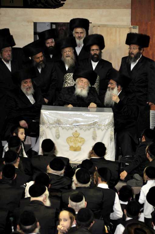 התרגשות בויזניץ: האדמו"ר נכח במעמד סליחות