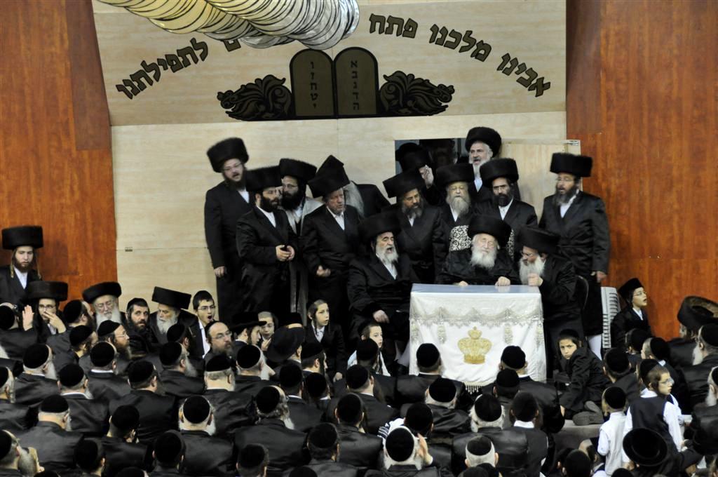 התרגשות בויזניץ: האדמו"ר נכח במעמד סליחות