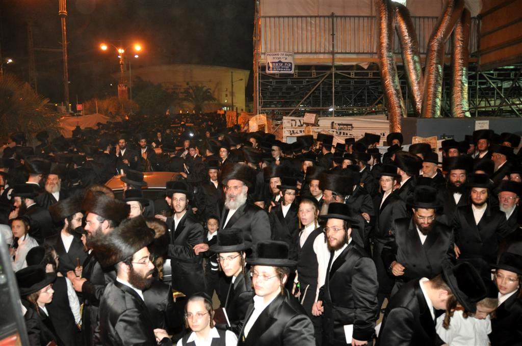 התרגשות בויזניץ: האדמו"ר נכח במעמד סליחות