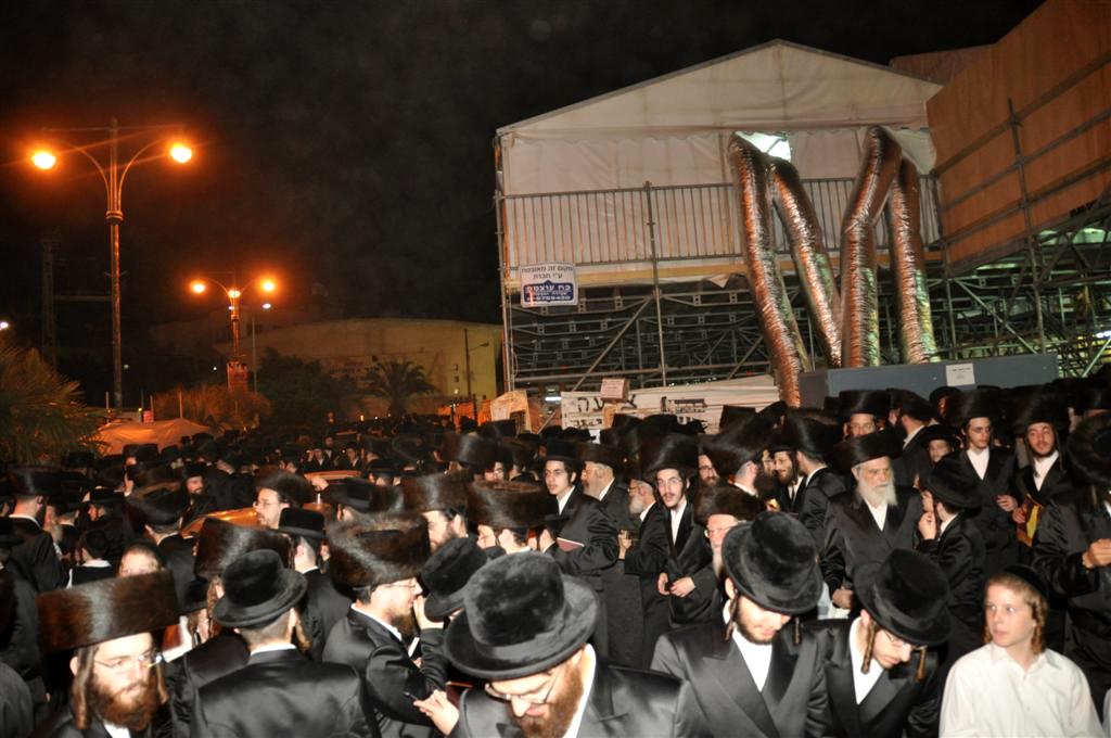 התרגשות בויזניץ: האדמו"ר נכח במעמד סליחות