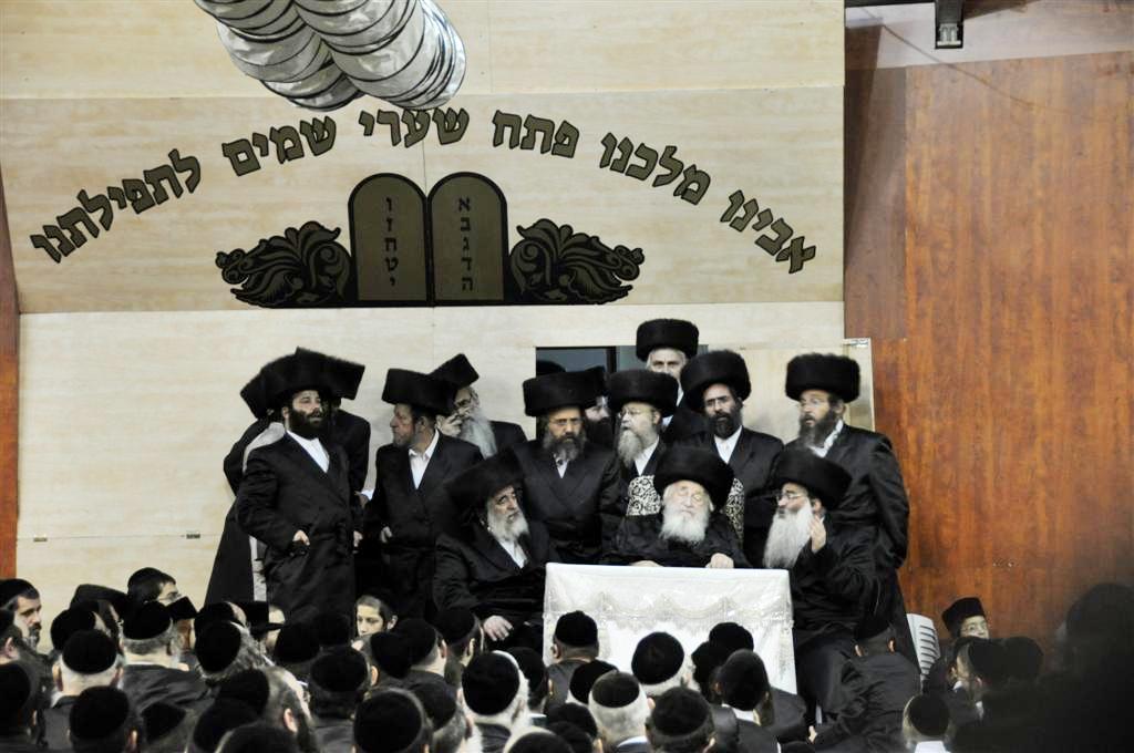 התרגשות בויזניץ: האדמו"ר נכח במעמד סליחות