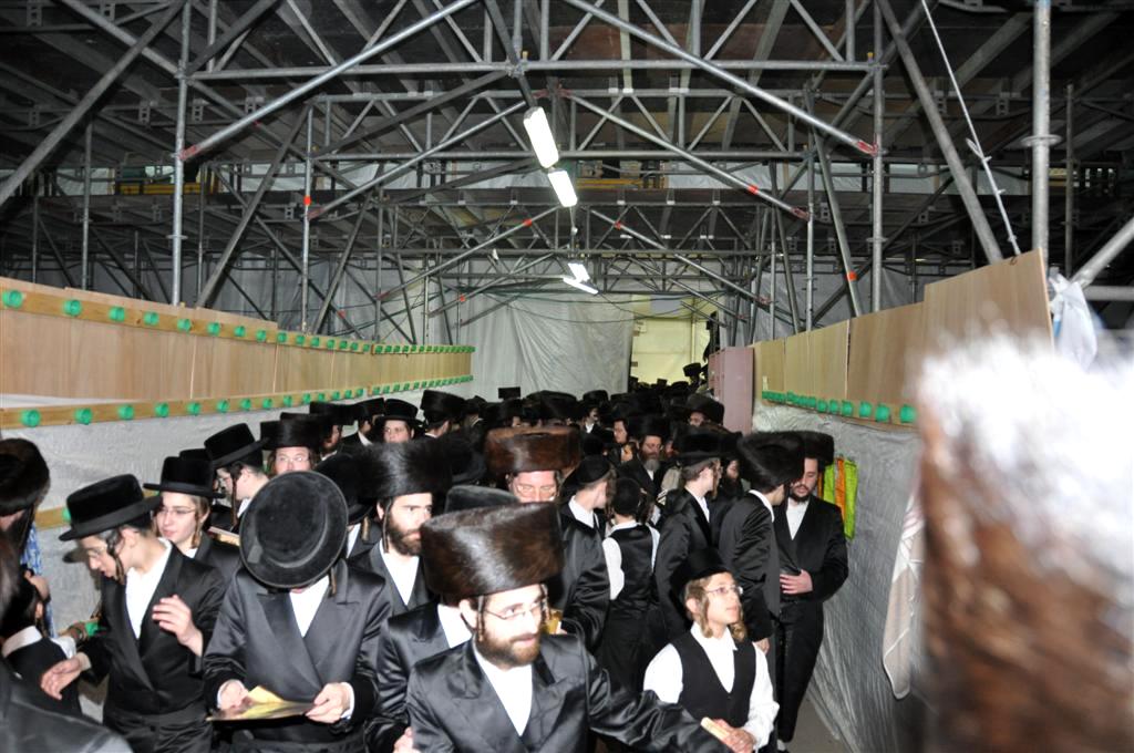 התרגשות בויזניץ: האדמו"ר נכח במעמד סליחות