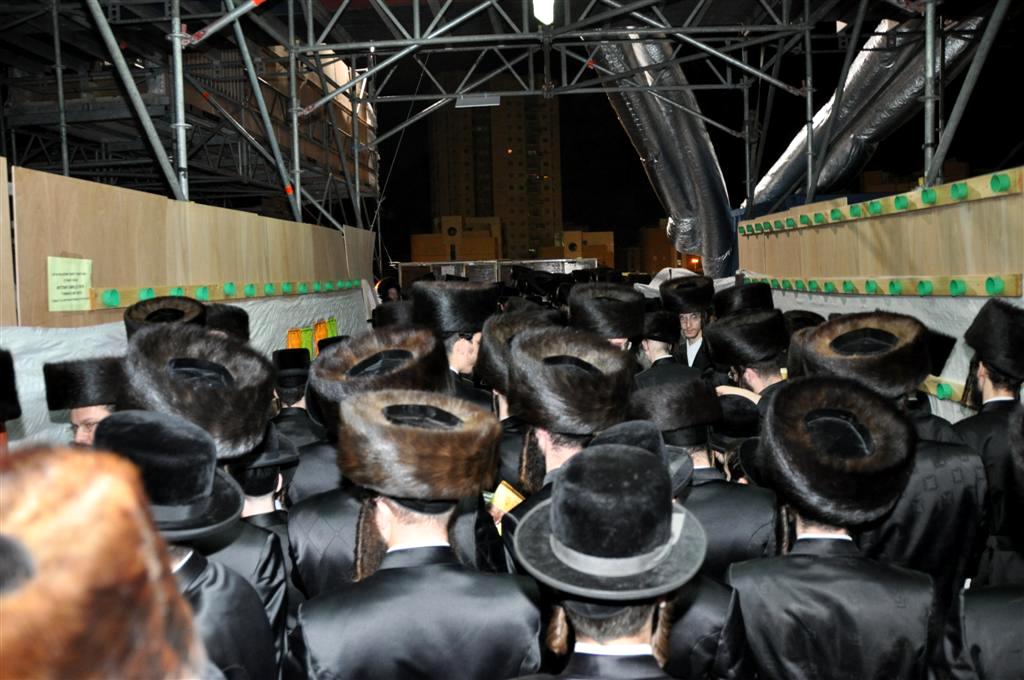 התרגשות בויזניץ: האדמו"ר נכח במעמד סליחות