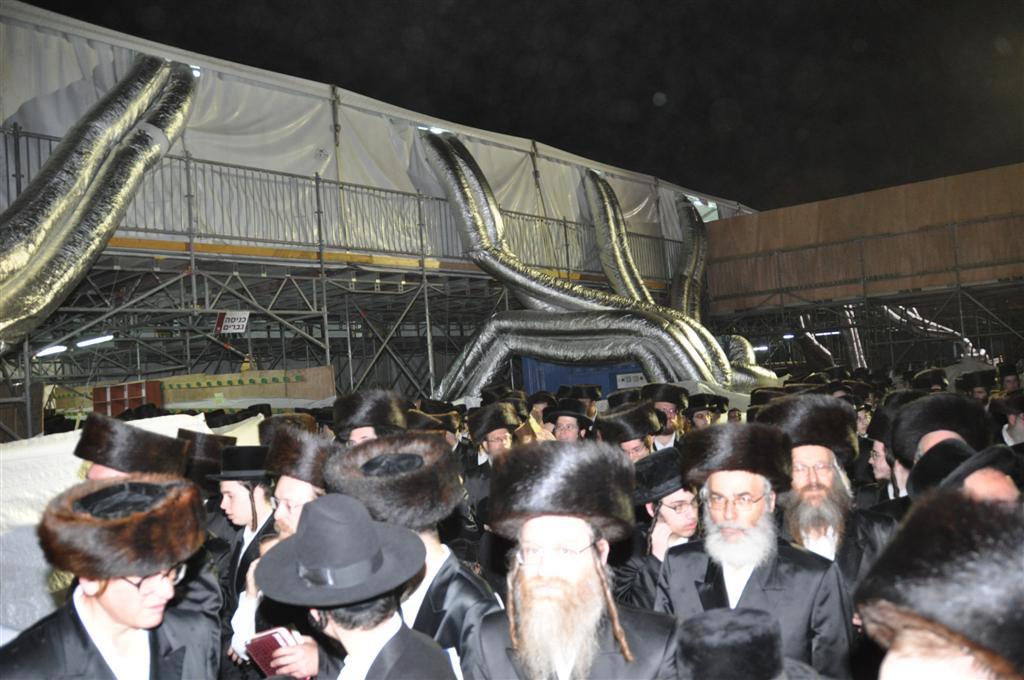 התרגשות בויזניץ: האדמו"ר נכח במעמד סליחות