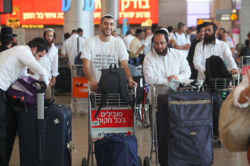 רבבות בדרכם לאומן: צלם "כיכר השבת" עם הנוסעים