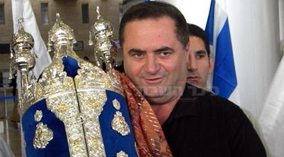 השר כץ בשדה, הערב