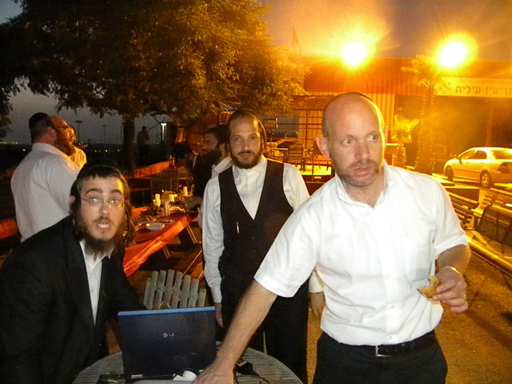 ידידים קיבלו תעודות והרימו כוסית לשנה החדשה