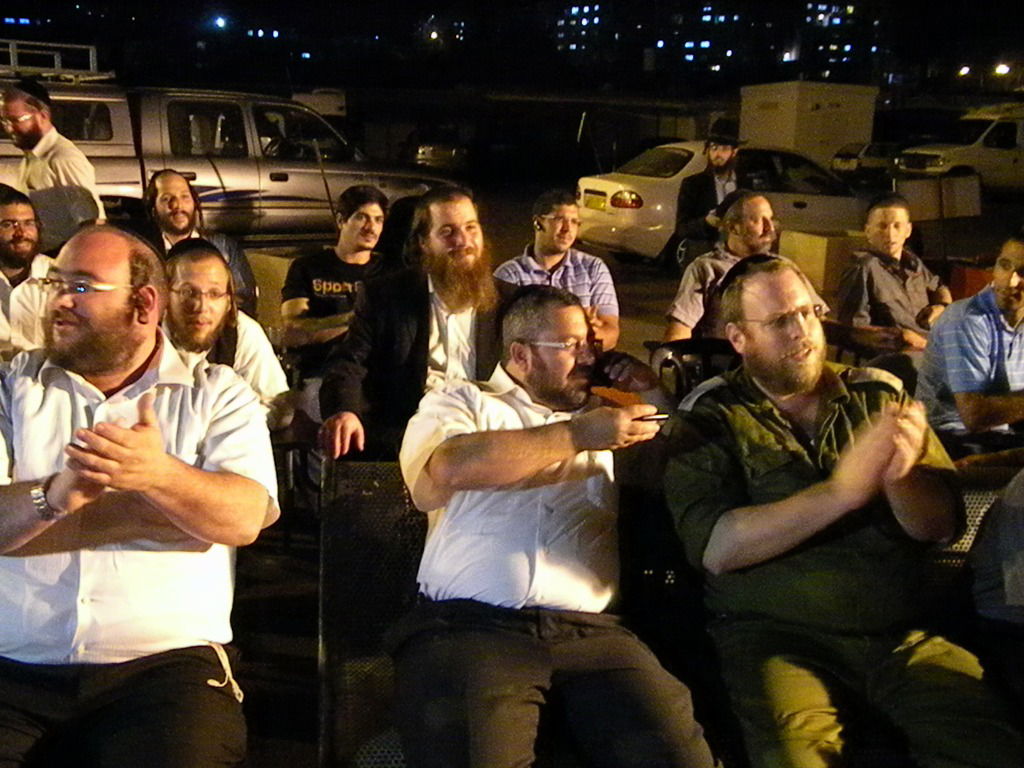 ידידים קיבלו תעודות והרימו כוסית לשנה החדשה