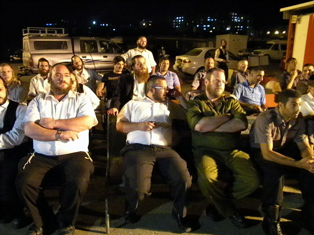 ידידים קיבלו תעודות והרימו כוסית לשנה החדשה