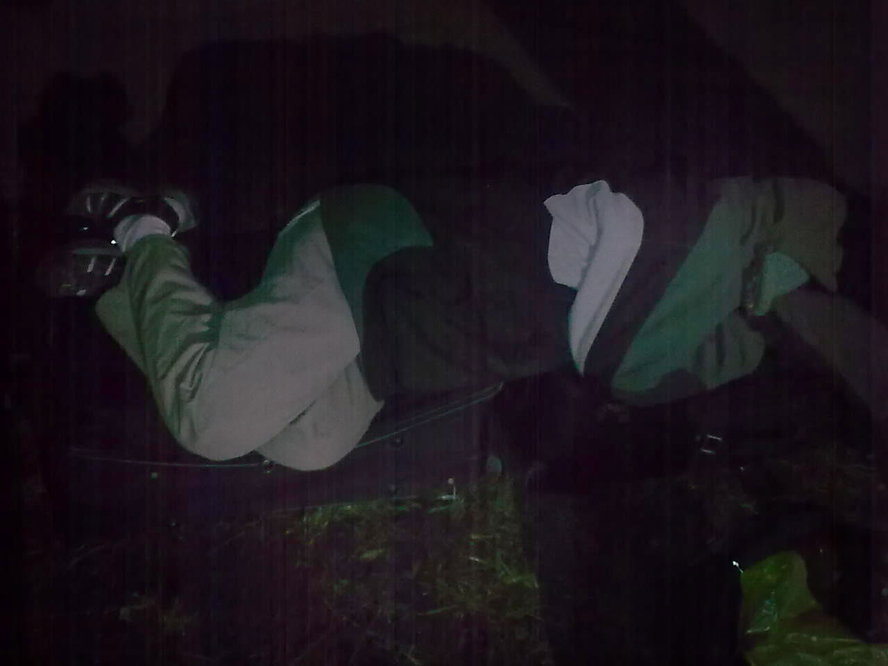 בדרך מאומן: המונים קפאו בקור שעות, מוקפים בגדר