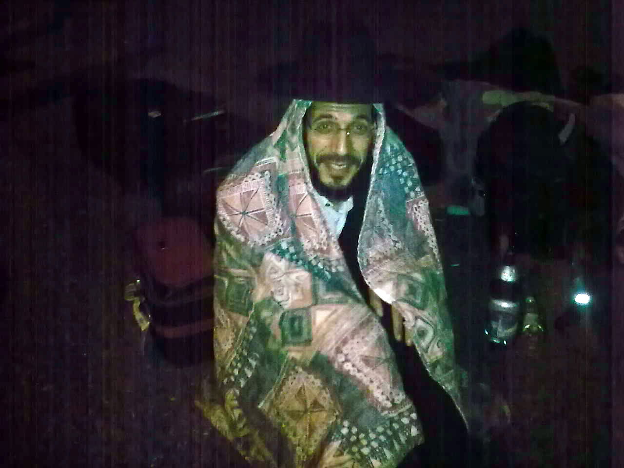 בדרך מאומן: המונים קפאו בקור שעות, מוקפים בגדר