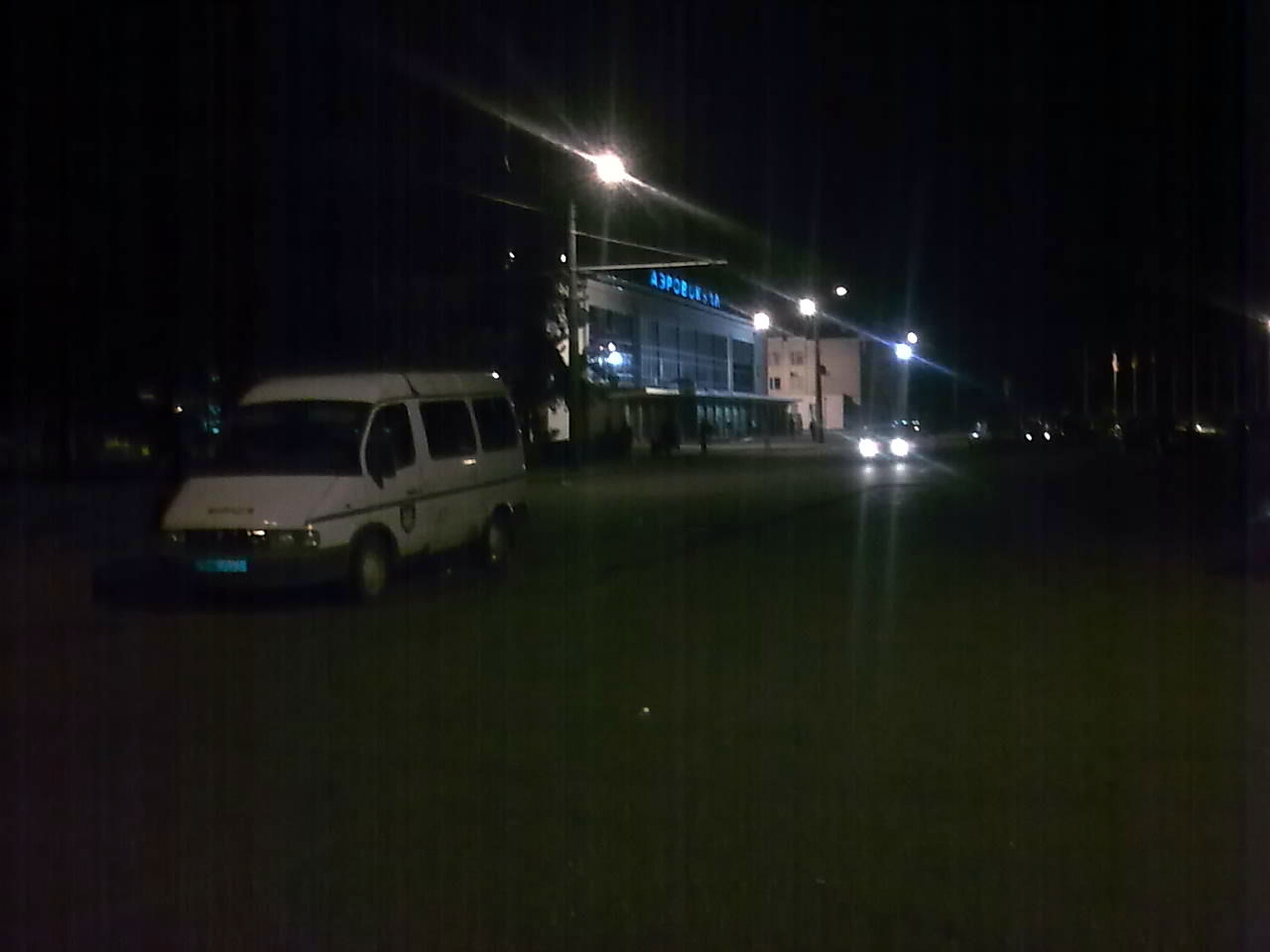 בדרך מאומן: המונים קפאו בקור שעות, מוקפים בגדר