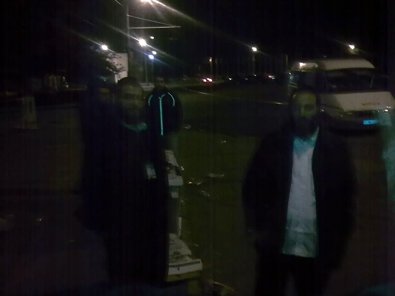 בדרך מאומן: המונים קפאו בקור שעות, מוקפים בגדר