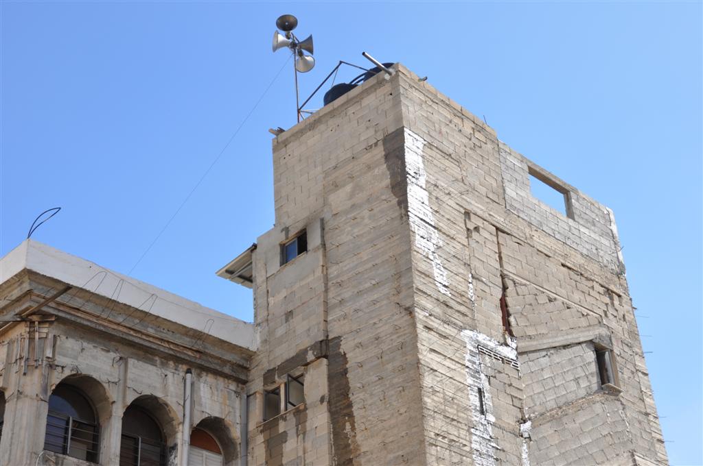 זעזוע: אלפי ספרי קודש עלו באש בשריפה בבני-ברק