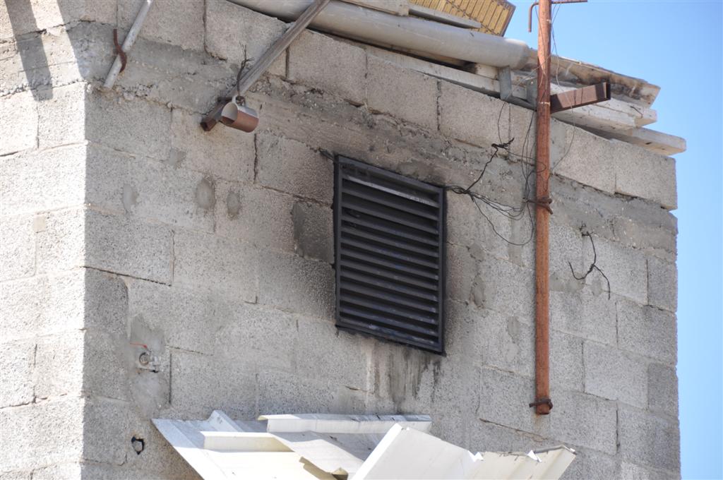 זעזוע: אלפי ספרי קודש עלו באש בשריפה בבני-ברק