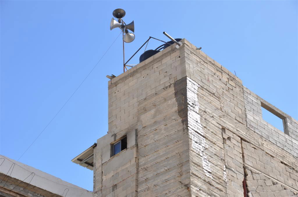 זעזוע: אלפי ספרי קודש עלו באש בשריפה בבני-ברק