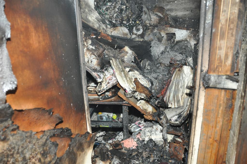 זעזוע: אלפי ספרי קודש עלו באש בשריפה בבני-ברק