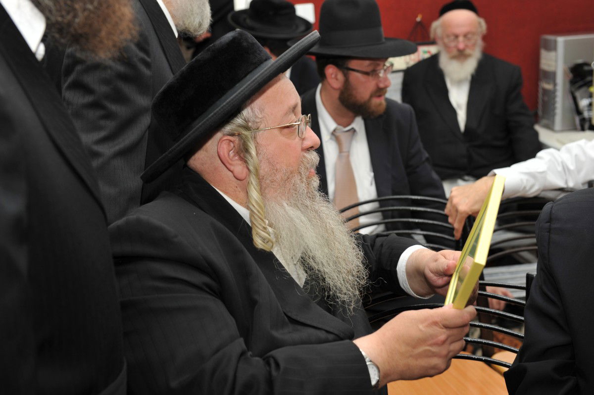 "קרע נוצר בליבי. אבל הגיע הזמן לצאת מאפילה לאור"