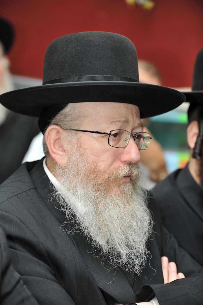 "קרע נוצר בליבי. אבל הגיע הזמן לצאת מאפילה לאור"