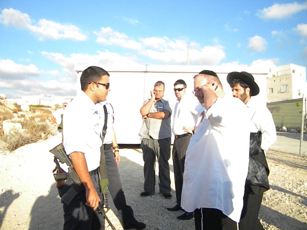 התרגיל של נאות הפסגה: העיתונאים נפלו בפח • צפו